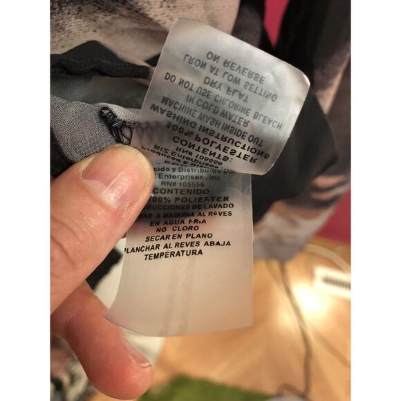 COMO NO? NWOT Pink Black Sheer Button Up Long Sleeve Droptail Shirt Small - Picture 6 of 7